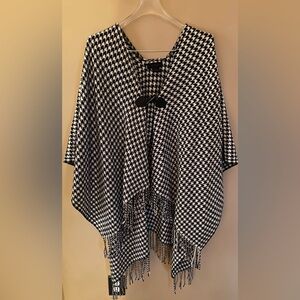 Steve Madden Black and White Houndstooth Cape